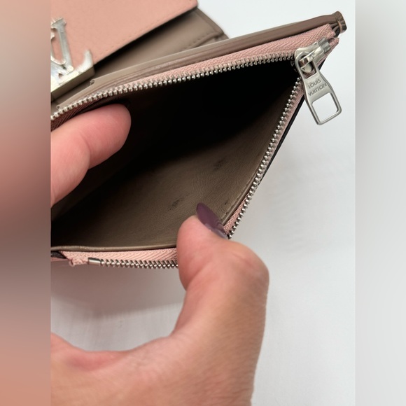 Louis Vuitton Capucines Taurillon Trifold Wallet - Picture 7 of 12